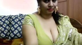 Anarkali Bhabhi ' s webcam show met een stomende draai 18 min 20 sec