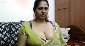 Anarkali Bhabhi的网络摄像头表演，带有蒸蒸日上的转折 0 敏 0 sec