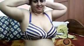 Anarkali Bhabhi ' s webcam show met een stomende draai 4 min 20 sec