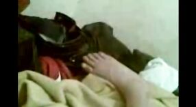 Aligarh bhabhi Farzana likt haar kutje terwijl ze slaapt tijdens seks 3 min 40 sec