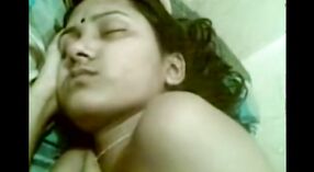 Seks sırasında uyurken Aligarh yenge Farzana onu kedi yalıyor 0 dakika 0 saniyelik