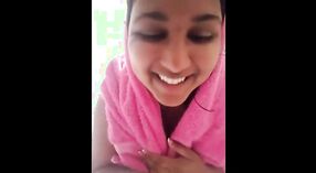 インドの女の子のセクシーなバスタイムクリップはあなたの視聴の喜びのために融合しました 11 分 20 秒