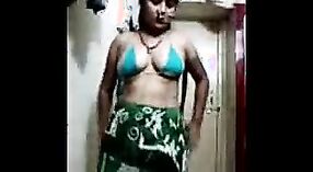 Bhabhi在性感视频中的感性脱衣舞 2 敏 50 sec