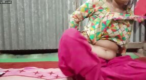 Sexy bengalí modal Toompa disfruta de digitación a sí misma en video de sexo caliente 1 mín. 40 sec