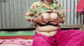 Sensual Bengali modal Toompa goza dedilhado ela mesma em quente sexo vídeo 3 minuto 00 SEC