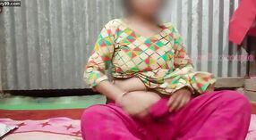 Сексуальная бенгальская модал Тумпа наслаждается мастурбацией в горячем секс видео 3 минута 40 сек