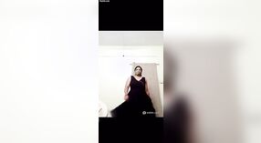 Le spectacle sexy de tante Desi Marathi sur webcam est sûr de vous couper le souffle 0 minute 0 sec