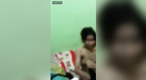 Kekasih desi memanjakan diri dalam beberapa permainan kolase yang menyenangkan 3 min 00 sec