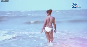 Bikini fotoshoot in een Neelam sari door Mandarmani ' s finest 1 min 40 sec