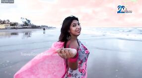 Séance photo en bikini dans un sari en Neelam par Mandarmani's finest 0 minute 50 sec