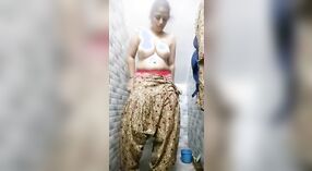 Indian woman with huge breasts flaunts her curves 0 min 0 sec