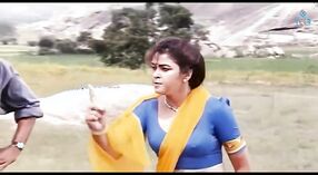 அப்பாவி நாட்டு பெண் டோலி மின்ஹாஸ் ஒரு மிருகத்தனமான குழு காட்சியில் ஆண்கள் குழுவுடன் நடிக்கிறார் 0 நிமிடம் 50 நொடி