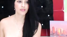 Ashmita, het Indiase meisje, toont haar Vuistfilms op Cam 3 min 40 sec