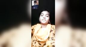 Dễ Thương Bangladesh cô gái phô trương cô ấy cơ thể trong một video 0 tối thiểu 0 sn