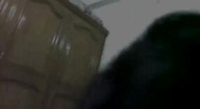 দেশি কিশোর প্রেমিকের দ্বারা তার অ্যাপার্টমেন্টে ধাক্কা খায় 1 মিন 20 সেকেন্ড