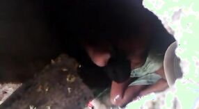Istri Tamil mengintip kamar mandinya dalam video beruap ini 1 min 40 sec