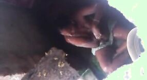 এই বাষ্পীয় ভিডিওতে তামিল স্ত্রী তার ঝরনাটিতে উঁকি পান 3 মিন 30 সেকেন্ড