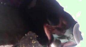तमिल पत्नी हो जाता है एक तिरछी नज़र पर उसे स्नान में इस भाप से भरा वीडियो 0 मिन 0 एसईसी
