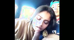 Petite amie indienne fait une pipe à un mec dans la voiture 7 minute 00 sec
