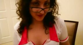 Sexy Krankenschwester Jill spielt Ihre Rolle als indische Frau 3 min 50 s