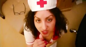 Sexy infermiera Jill gioca il suo ruolo come un indiano moglie 6 min 10 sec