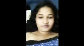 Bhabhi telanjang dan merekam dirinya sendiri dalam video beruap 2 min 40 sec