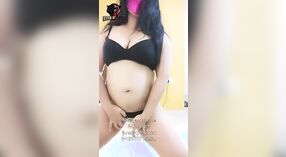 Encontro Sensual de Adhya 0 minuto 40 SEC