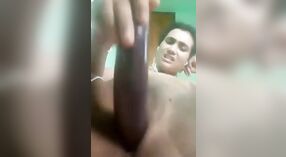La hermosa Bhabi Se Masturba y Experimenta Orgasmos en un Video Insatisfecho 0 mín. 50 sec