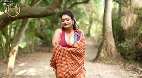 Hermosa Madhu en Sari Sexy: Una visita obligada para cualquier amante del sari 7 mín. 00 sec