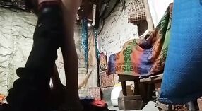 Pasangan Desi seneng hubungan seksual sing cepet lan kuat ing desa kasebut 1 min 00 sec