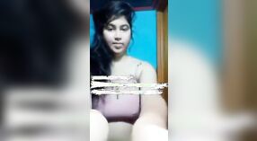 Красивая индийская девушка выставляет напоказ свои большие сиськи в этом страстном видео 1 минута 20 сек
