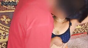 Desi modelo Anjali Bhabi da una mamada, lame su coño y se la follan en la cámara 0 mín. 0 sec