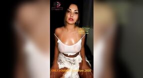 Pertemuan Sensual Maylla dengan Ayam Hitam Besar 0 min 50 sec