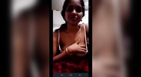 Desi cô gái với dễ thương ngực và âm đạo show off Trong vkontakte video 2 tối thiểu 40 sn