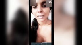 Desi Mädchen mit süßen Titten und Muschi zeigt sich in VKontakte video 0 min 50 s