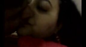 Тайная любовная связь Бенгальца бхабхи с другой женщиной 2 минута 40 сек