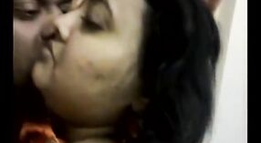 Тайная любовная связь Бенгальца бхабхи с другой женщиной 1 минута 00 сек