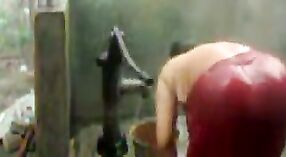 Indiano bhabha gode un doccia a il pompa con lei grande seni 1 min 40 sec