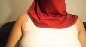 Les gros seins de Hijabi Bhabhi en Vidéo HD 3 minute 20 sec