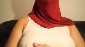 حجابية بابهي كبيرة الثدي في الفيديو عالية الدقة 1 دقيقة 00 ثانية