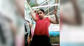 Gadis Bengal Telanjang dan Memamerkan dirinya dalam Video 0 min 0 sec