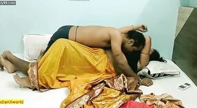 Esposa india se pone caliente y pesada con un pobre chico de lavandería en webserise 6 mín. 20 sec