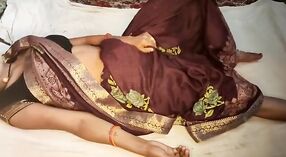 நந்தினி உடையணிந்த சகோதரி தனது மைத்துனரிடமிருந்து ஈரமாக இருக்கிறாள் 0 நிமிடம் 0 நொடி