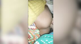 El sensual culo de Desi Bhabi es una visita obligada en el Pueblo 2 mín. 20 sec