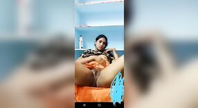 Desi girl devient chaude et dérangée lors d'une séance de masturbation par appel vidéo 0 minute 0 sec