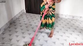 Mature Indian mom in a green sari gets naughty in Fivester Hotel 2 min 00 sec