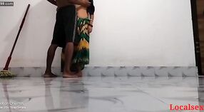Mature Indian mom in a green sari gets naughty in Fivester Hotel 3 min 40 sec