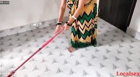 Mature Indian mom in a green sari gets naughty in Fivester Hotel 0 min 0 sec