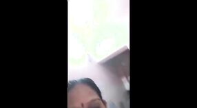 Bhabi ' s ướt shower vòi hoa sen tình dục buổi diễn với cô ấy chồng 0 tối thiểu 0 sn