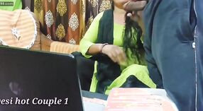 Indisch meisje verleid door interviewer voor een baan na het verliezen van interview 3 min 20 sec